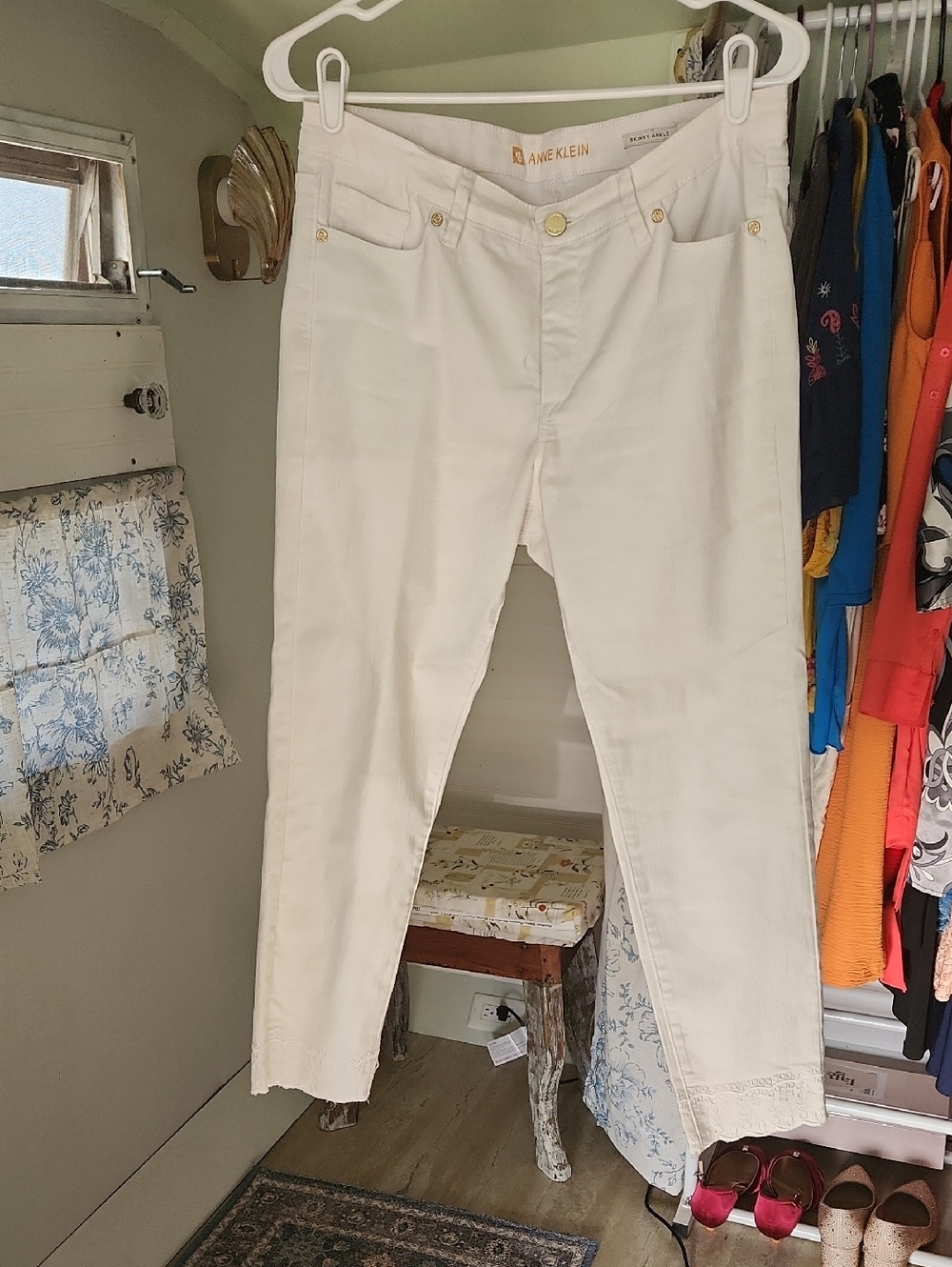 Anne Klein Women’s White Straight-Leg Jeans